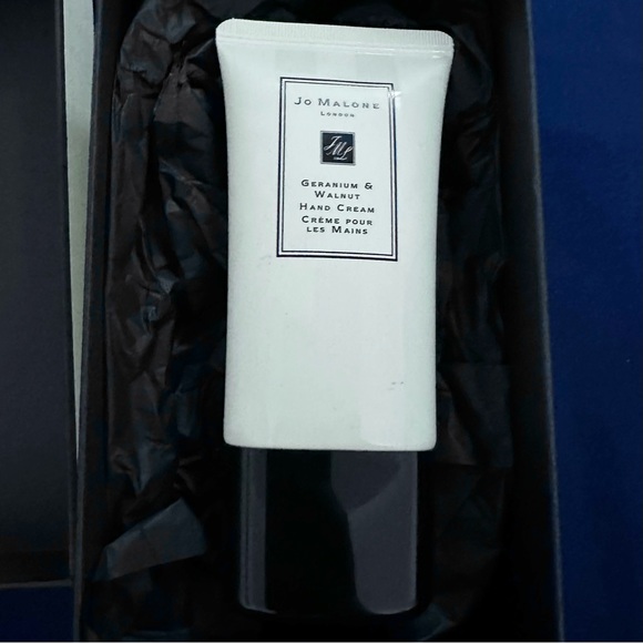 Jo Malone London Hand Cream Geranium And Walnut 1.7 fl oz/50mL In Box - Picture 3 of 10
